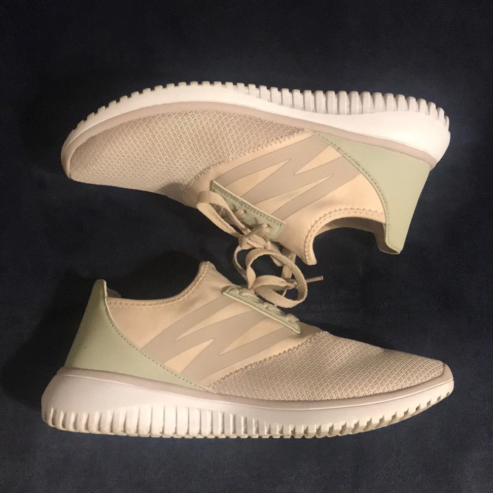 COPY - Light pink/cream running shoes